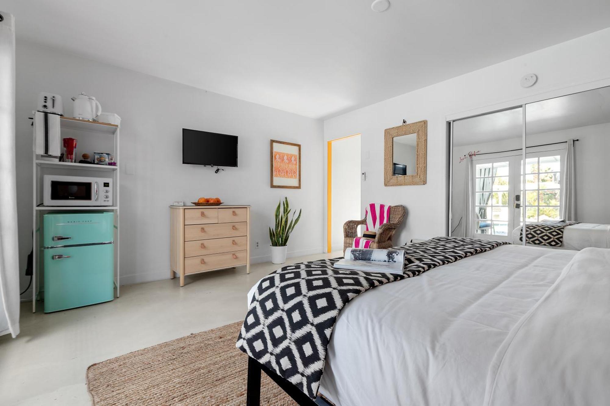 Natural Palm Springs Escape Poolside Plus Downtown Hotel Exterior photo