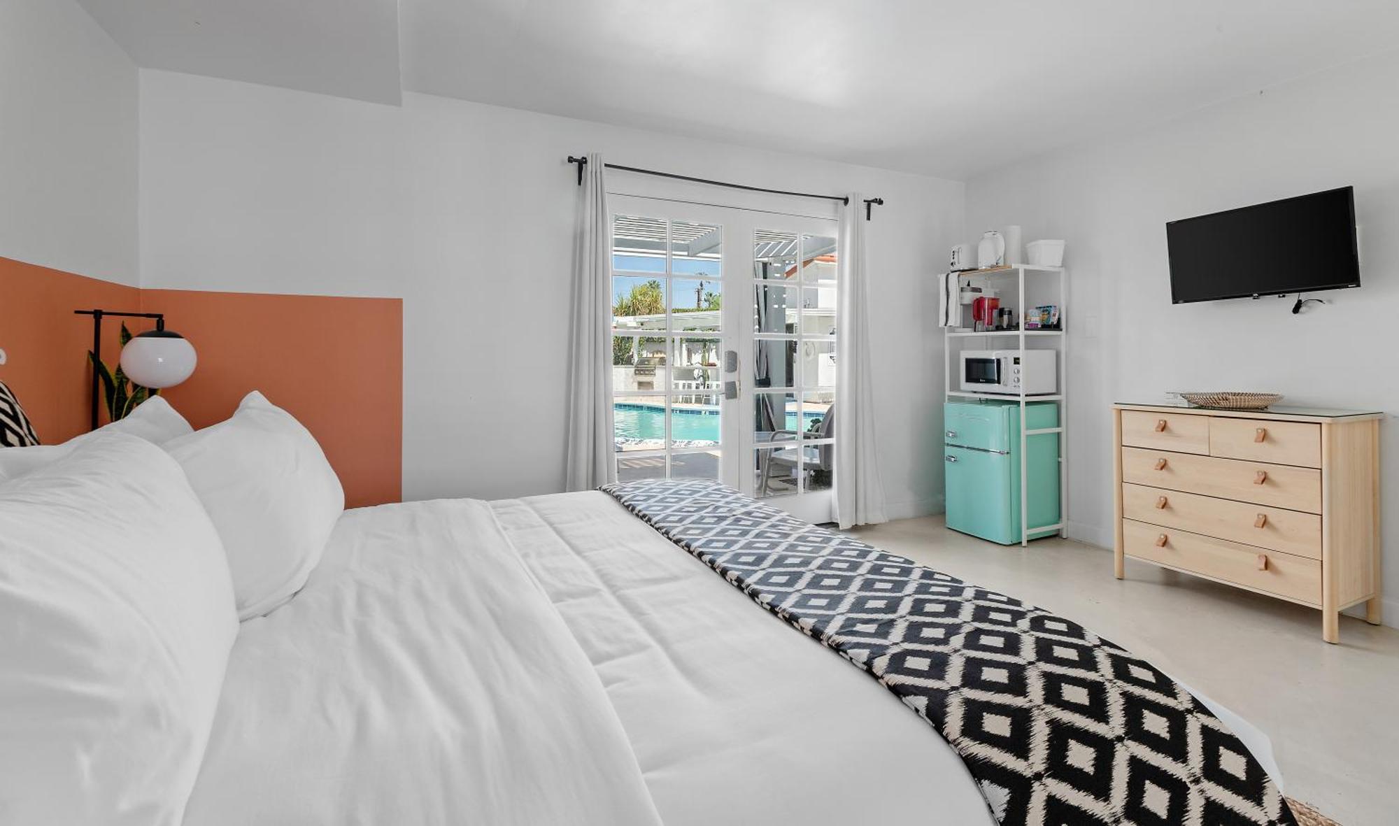 Natural Palm Springs Escape Poolside Plus Downtown Hotel Exterior photo