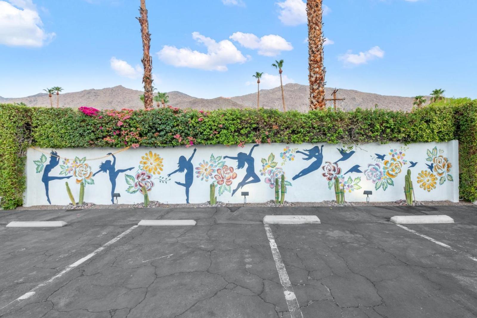Natural Palm Springs Escape Poolside Plus Downtown Hotel Exterior photo