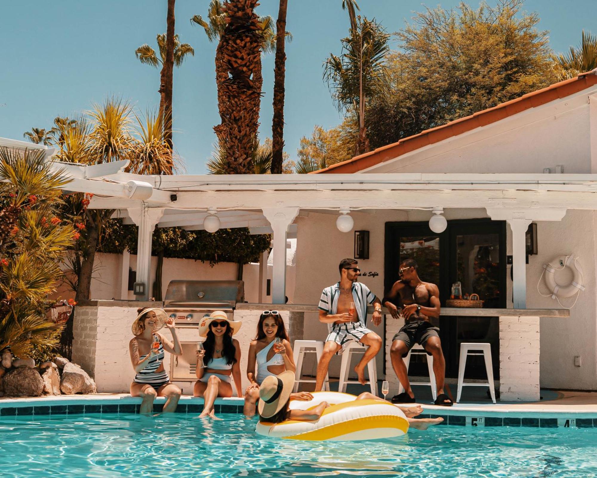 Natural Palm Springs Escape Poolside Plus Downtown Hotel Exterior photo